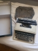Prodajem pisaću mašinu Olivetti Dora u odličnom stanju
